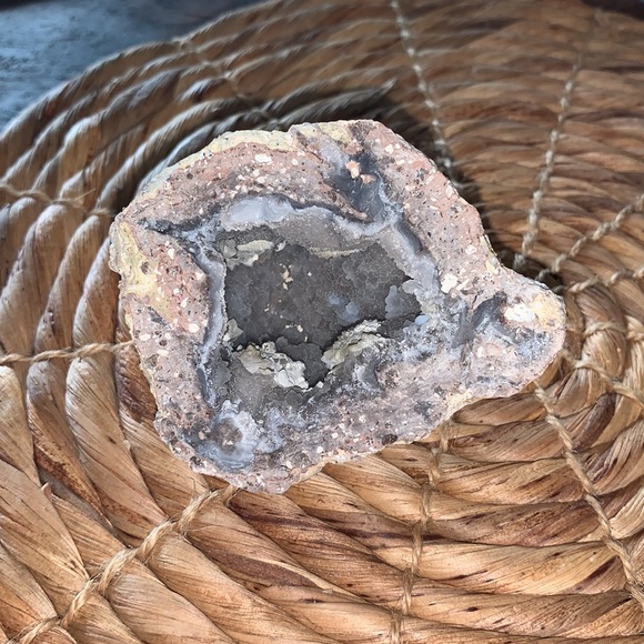 Thunder Egg Quartz Geode - Picture 8 of 9